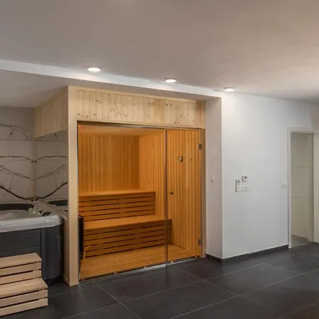 Villa Amelie With Pool&whirpool&sauna